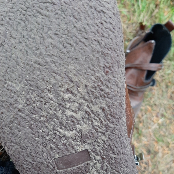 Vegan leather elf booties - Picture 3 of 3